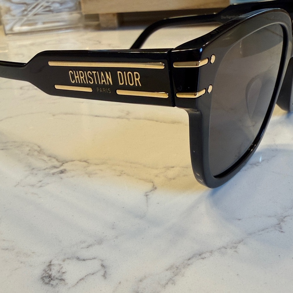 DIOR DiorSignature S7F black Sunglasses - Picture 3 of 7